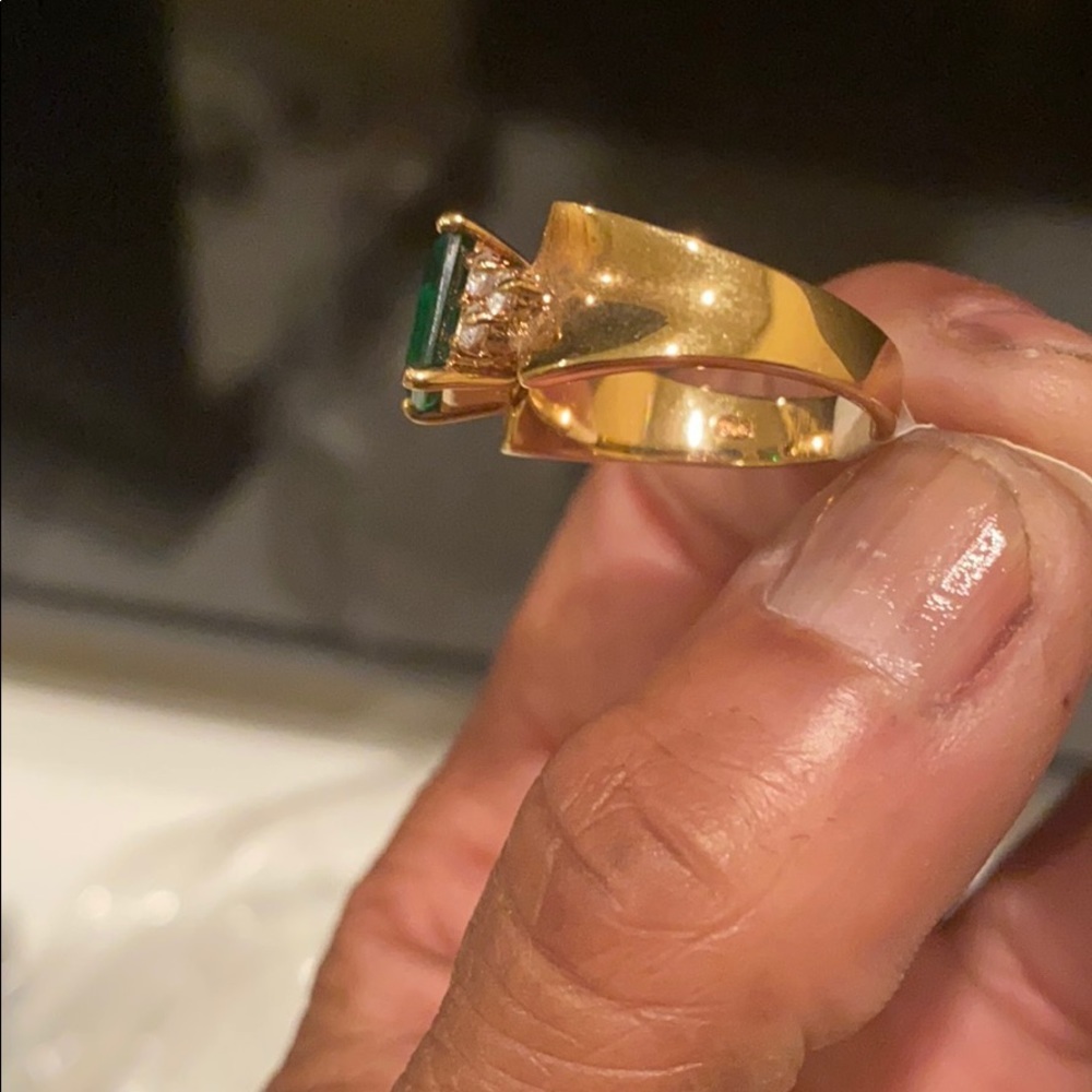 Fifth Avenue emerald stone & CZ Ring - Picture 3 of 5